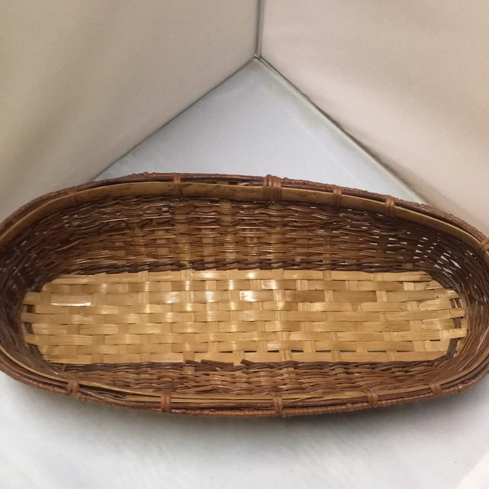 Handwoven Oval Serving Bread Basket Natural‎ Brown & Tan Farmhouse Rustic Wicker